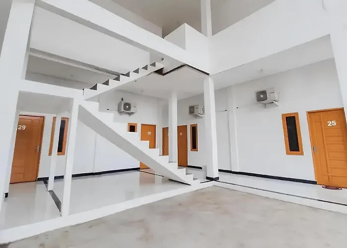 Oyo 93306 Homestay Permana Supadio Airport