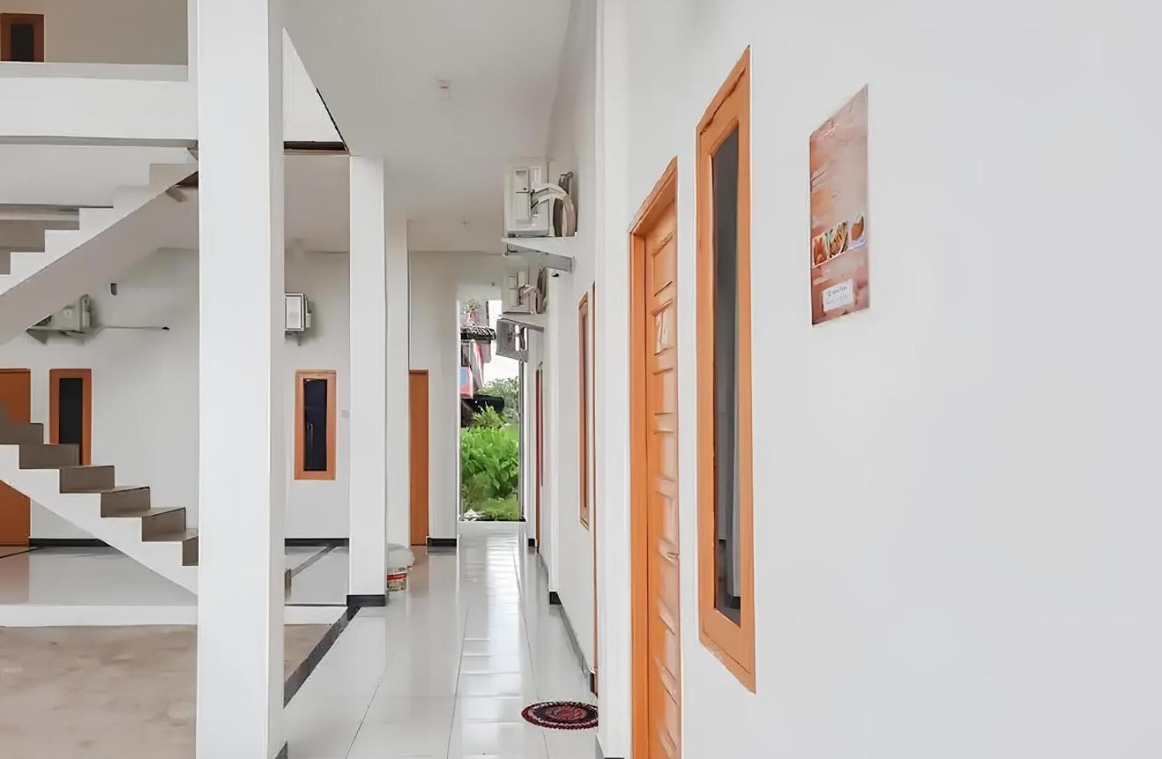 Hotel Oyo 93306 Permana Supadio Airport 2*