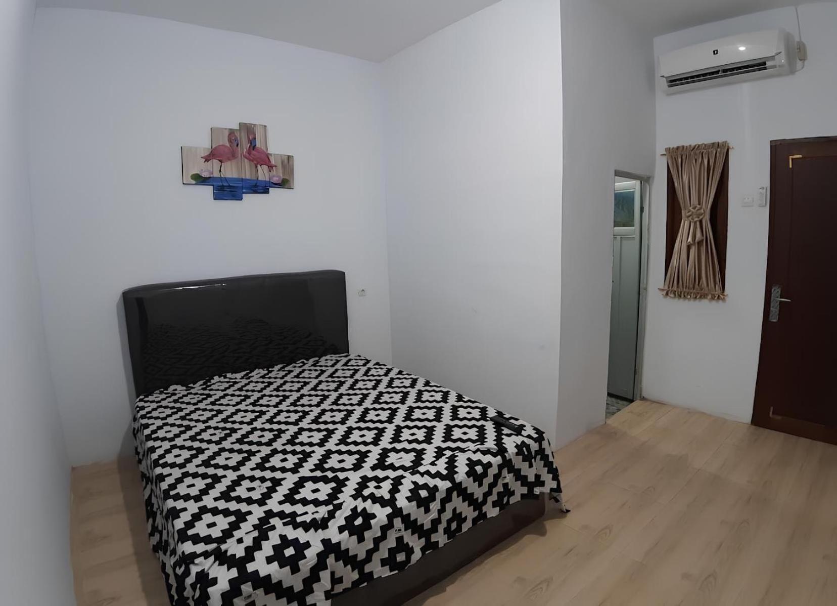 Oyo 93306 Permana Supadio Airport Hotel Pontianak